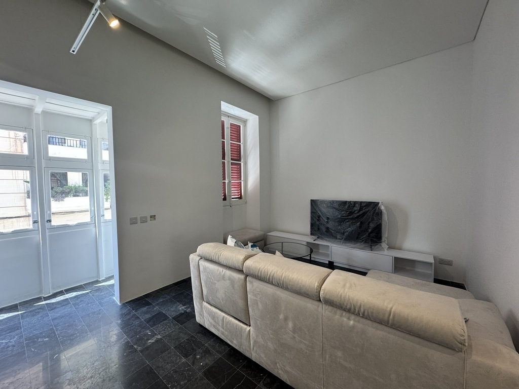 sliema-apartment-for-rent-high-end-christies-malta